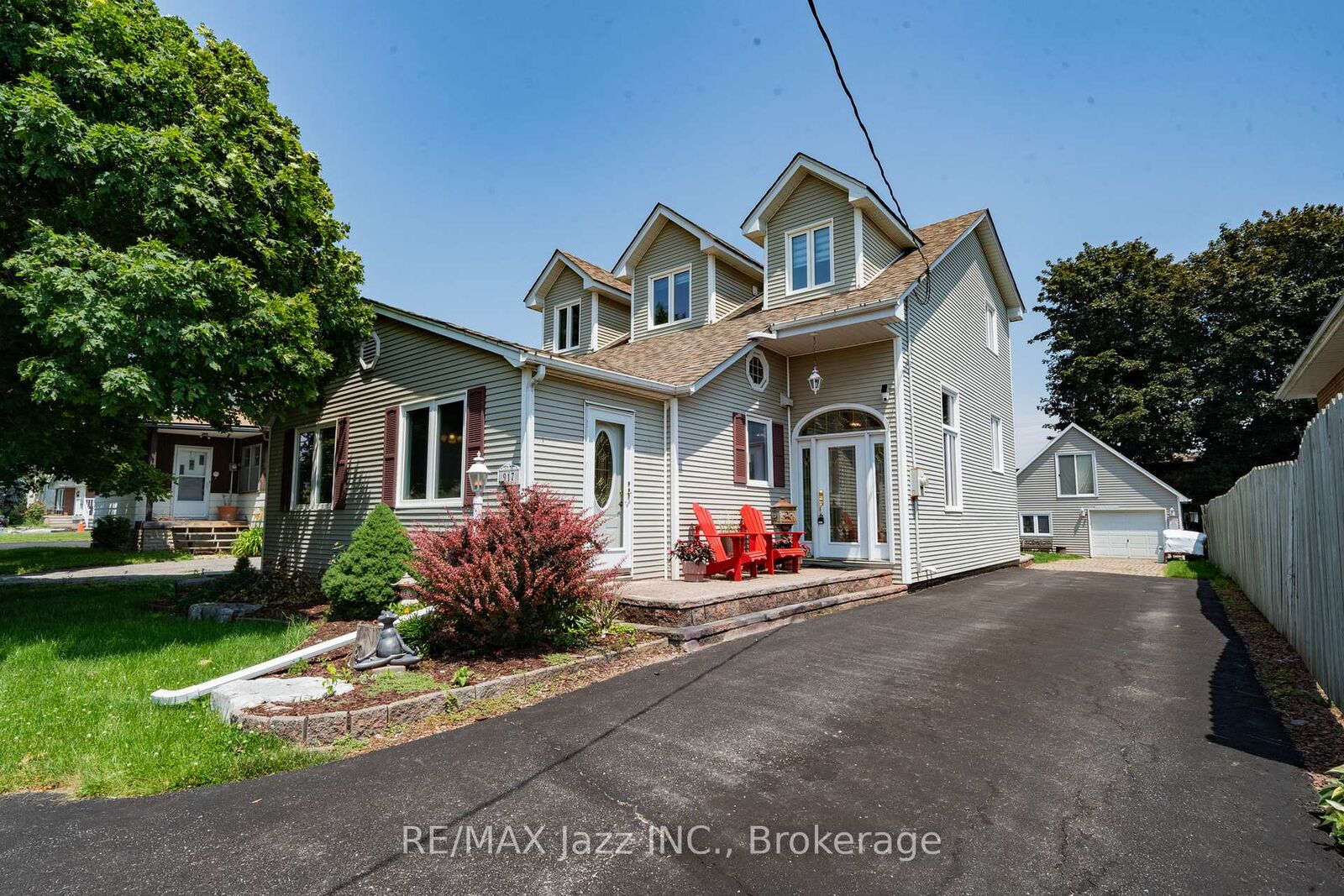 Property Photo: 917 Byron Street N ON L1N 4P2