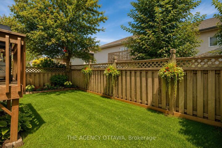 Property Photo:  3 North Ridge Manor  ON K7C 4N8 