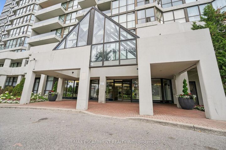 Photo de la propriété:  3 Rowntree Road 2309  ON M9V 5G8 