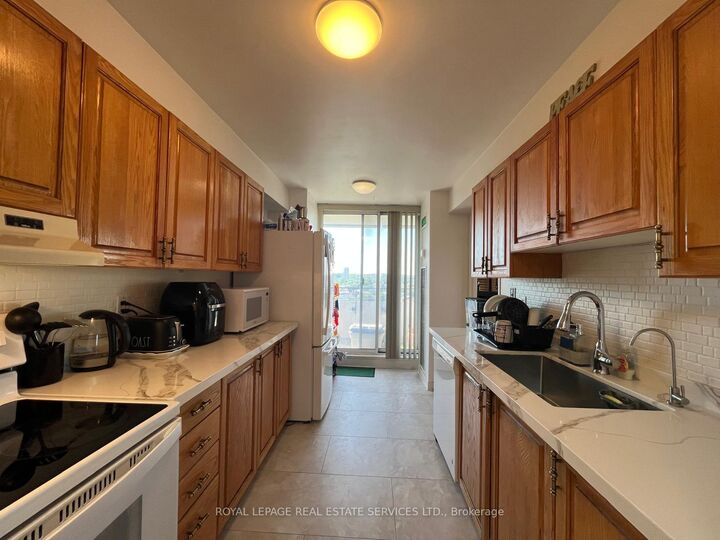 1300 Mississauga Valley Boulevard 902 — photo 1