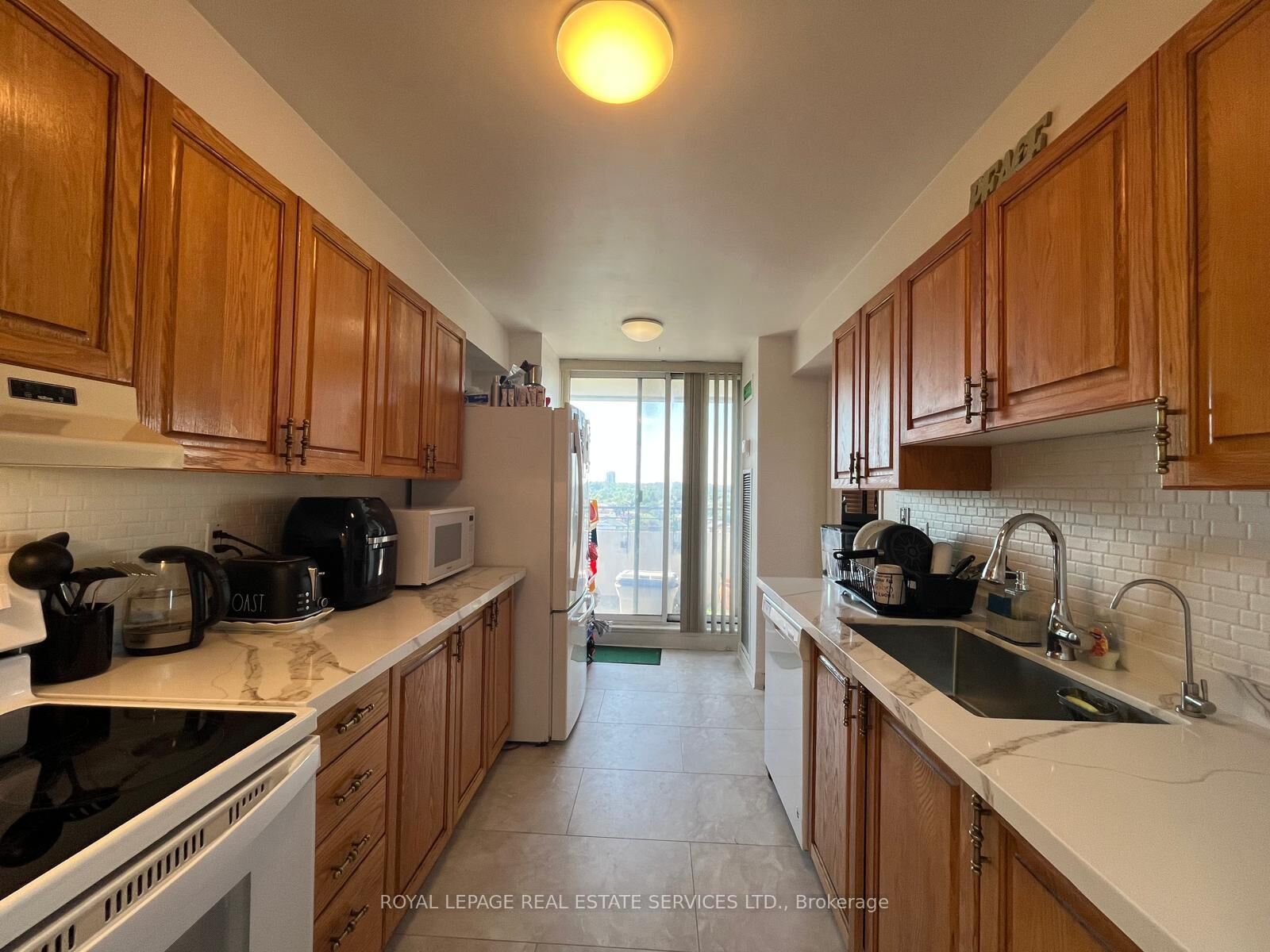 Property Photo: 1300 Mississauga Valley Boulevard 902 ON L5A 3S9