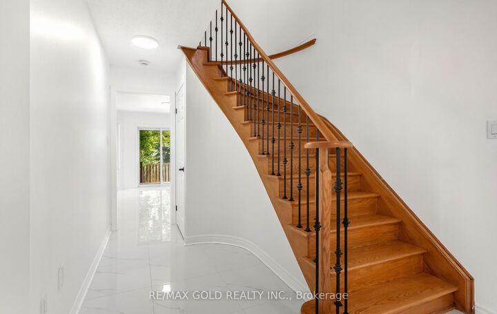 Property Photo:  123 Ruffet Drive  ON L4N 0P2 