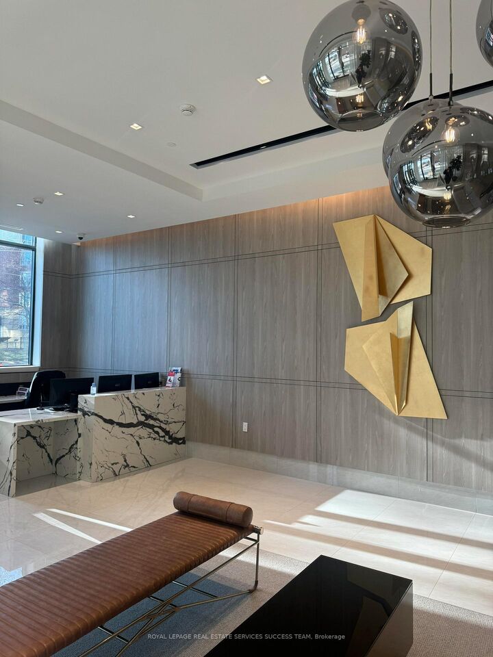 Property Photo: 250 Lawrence Avenue W 618 ON M5M 1B2