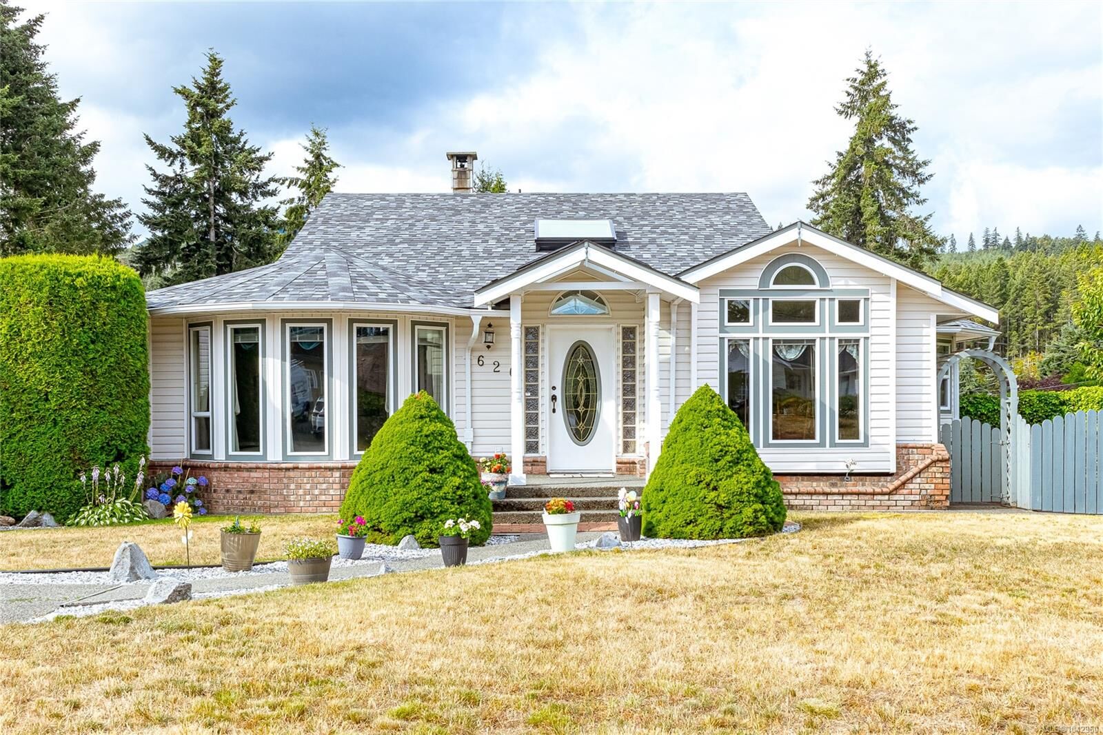 Property Photo: 626 Delcourt Ave BC V9G 1N9