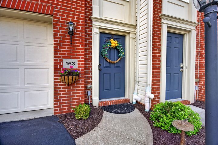 Property Photo: 163 Aidan Ct PA 15226
