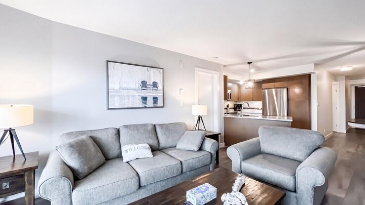 Property Photo: 14955 Victoria Avenue 404 BC V4B 1G2