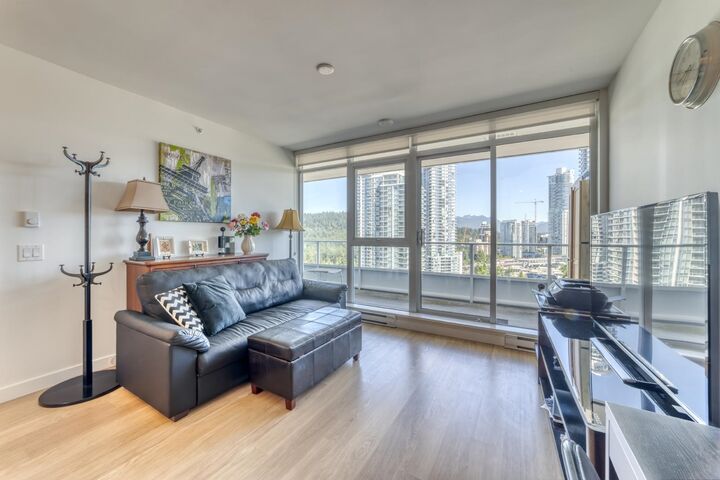 Property Photo: 525 Foster Avenue 1904 BC V3J 0H6