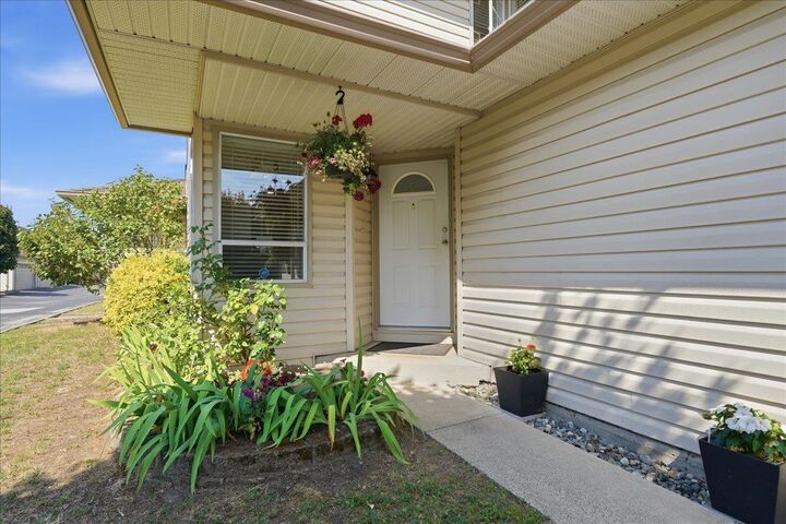 Property Photo: 12268 189A Street 34 BC V3Y 2M7