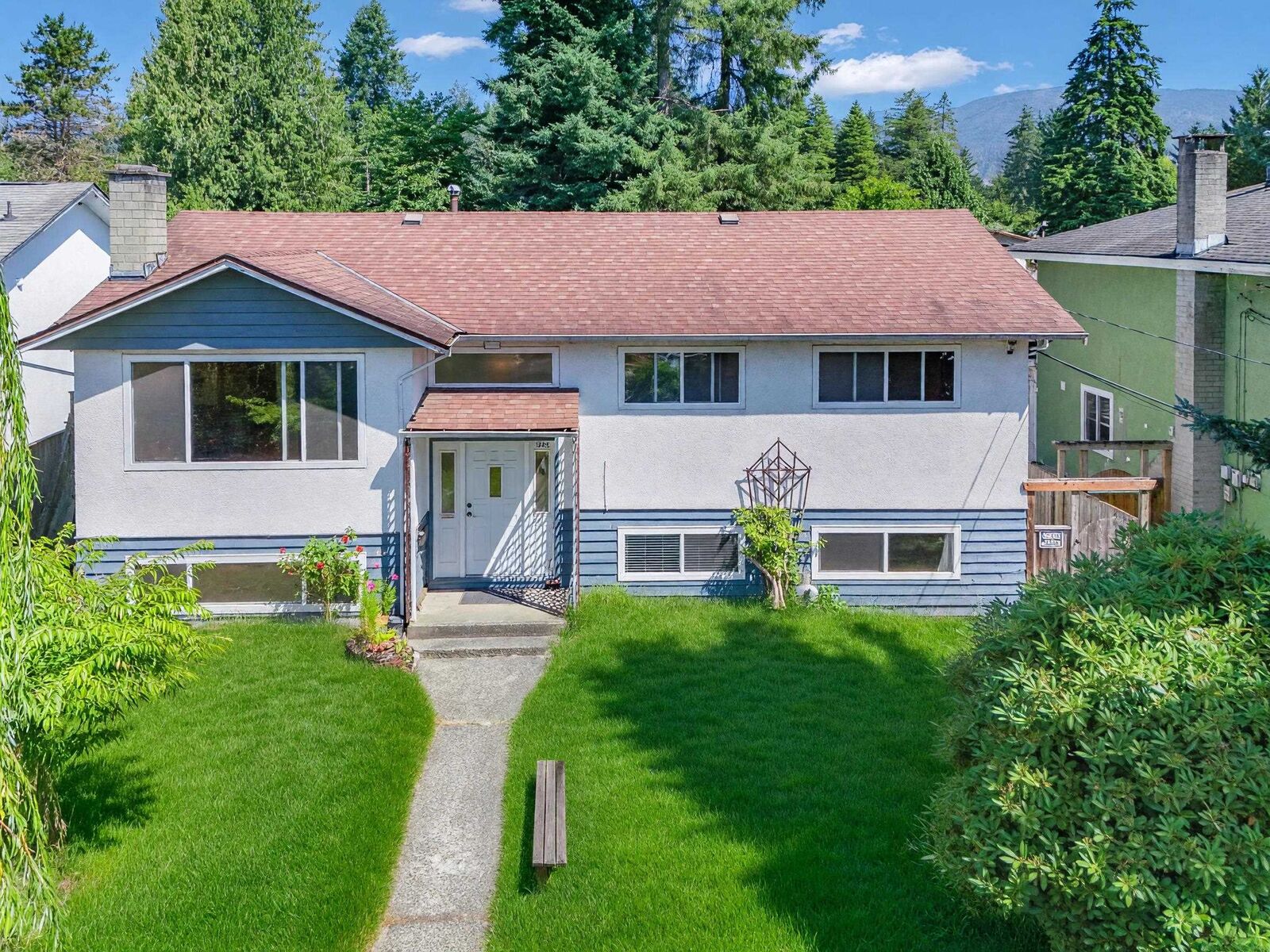 Property Photo: 1749 Dorset Avenue BC V3B 2A3