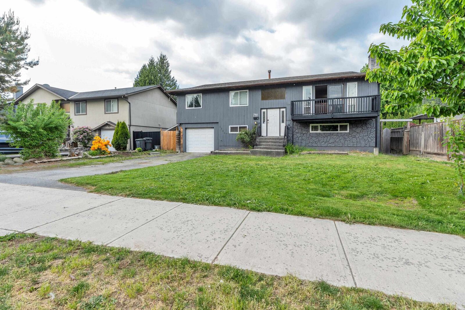 Property Photo: 1231 Prairie Avenue BC V3B 1S9