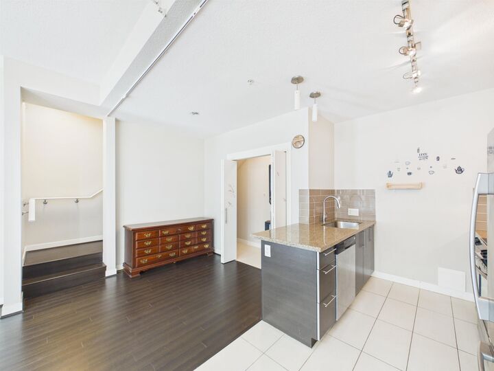 Property Photo: 6733 Buswell Street 3 BC V6Y 0E3