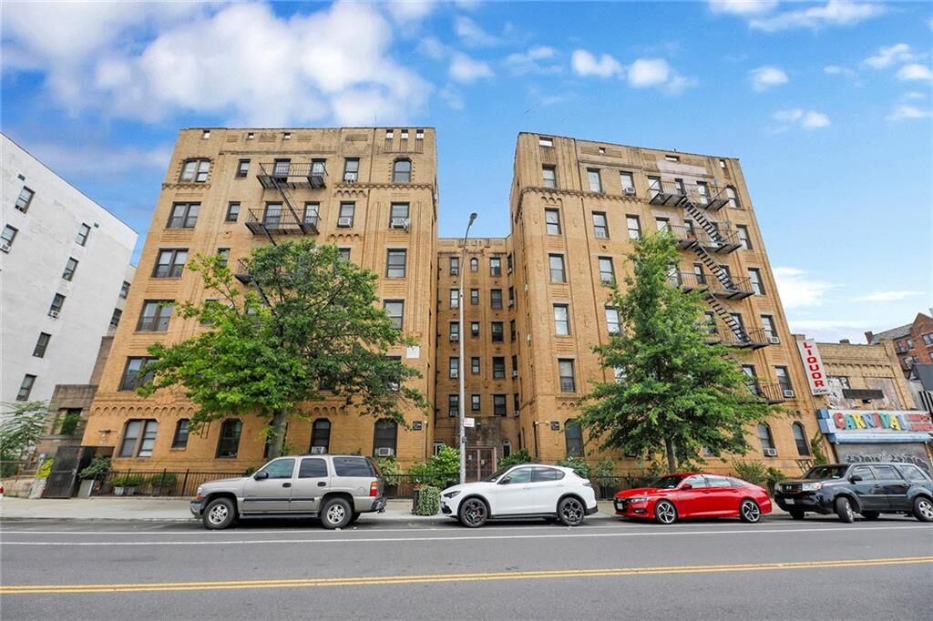 Property Photo:  897 Empire Boulevard A6  NY 11213 