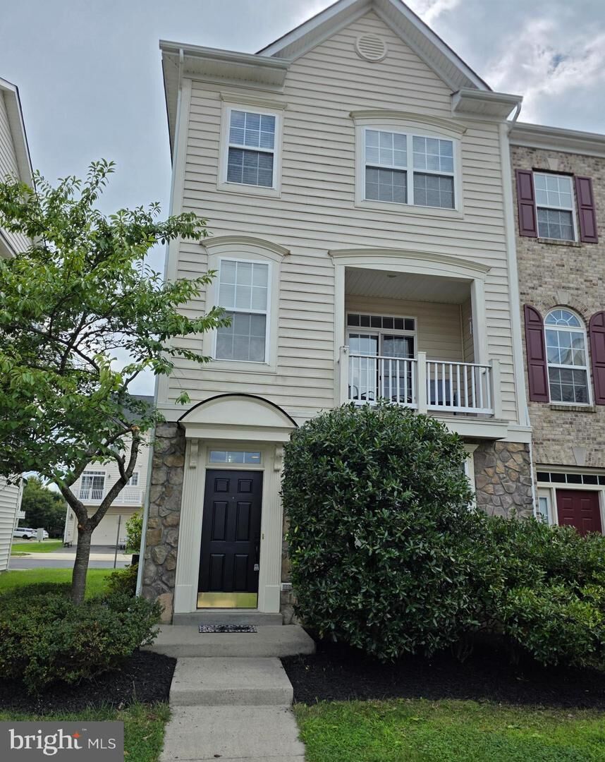 Property Photo: 42419 Redstone Terrace VA 20148