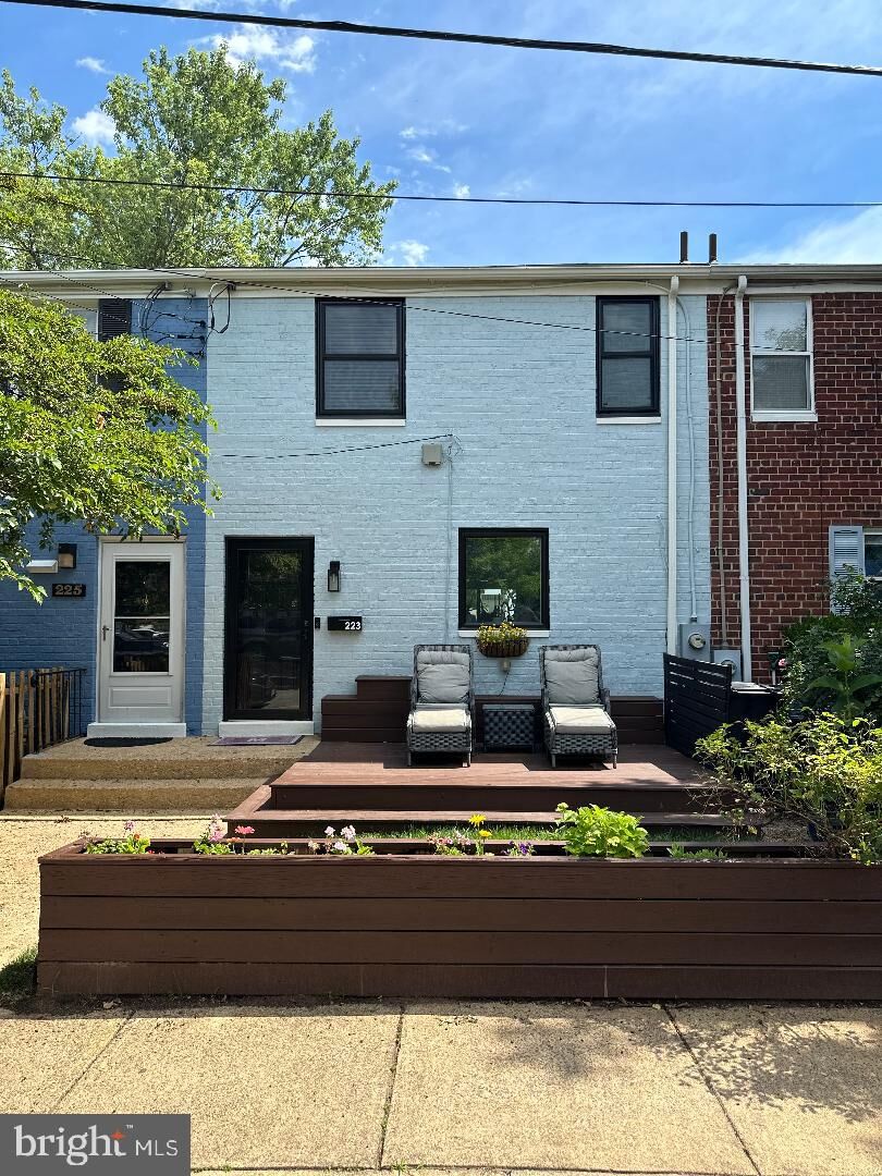 Property Photo: 223 Burgess Avenue VA 22305