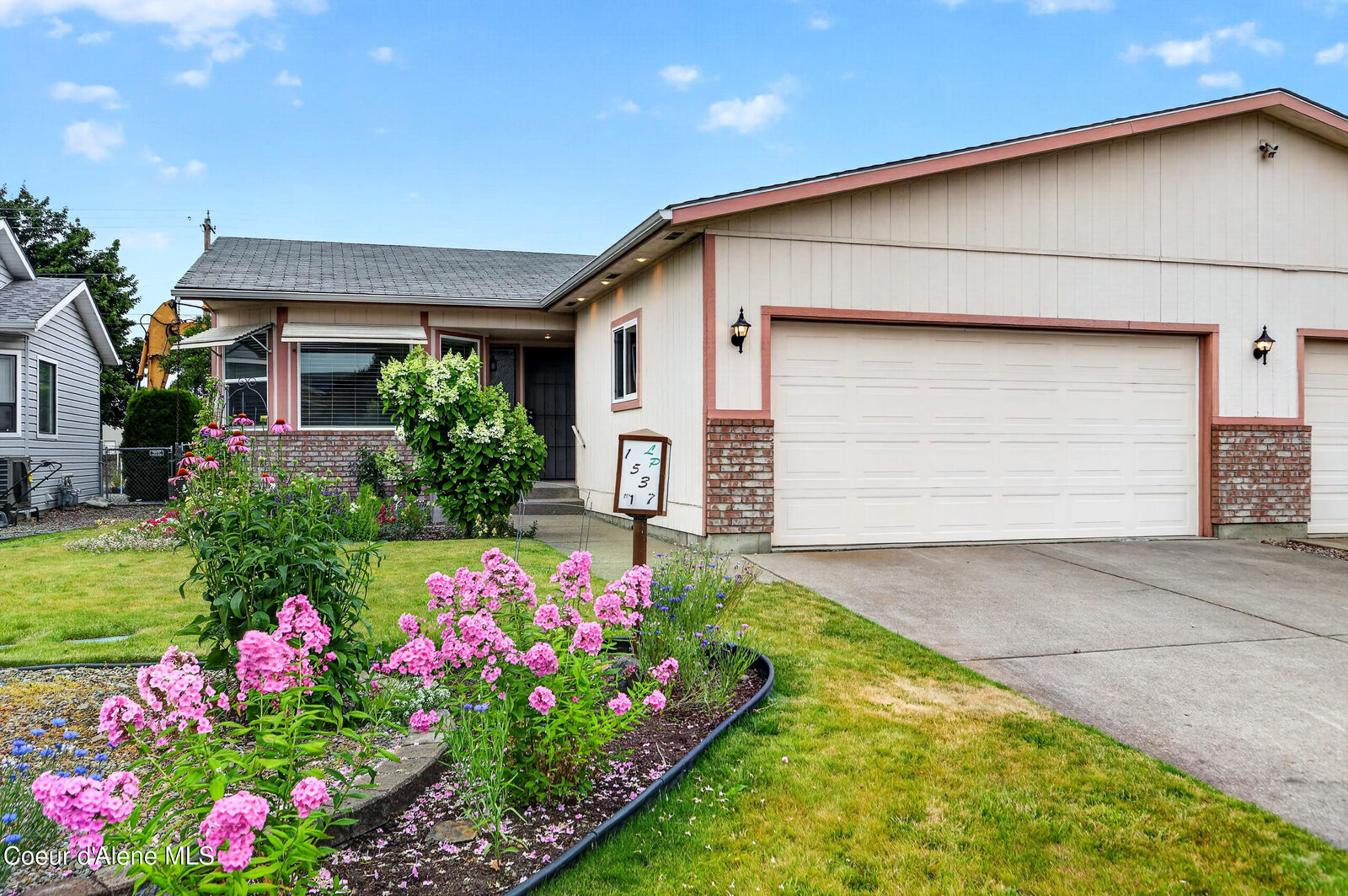 Property Photo:  1537 W Woodlawn Dr #1  ID 83835 
