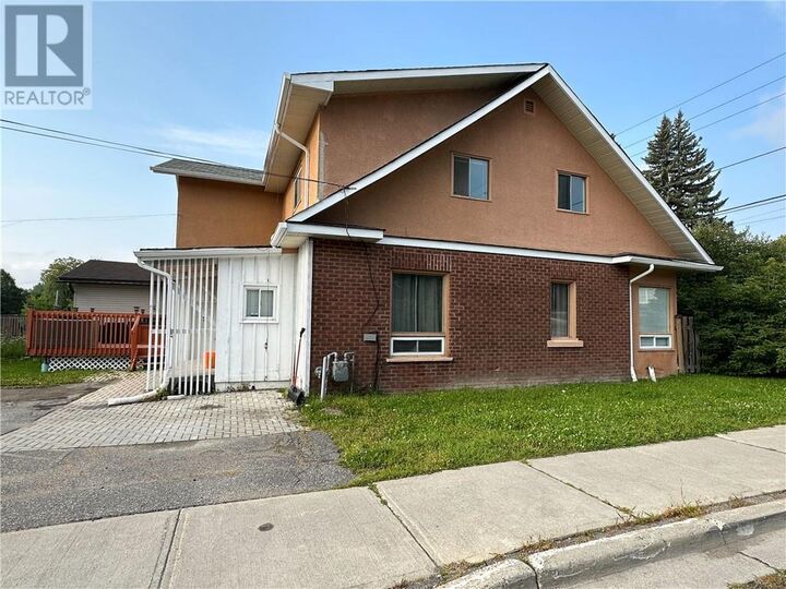 Property Photo:  244 Whittaker Street Unit# 2  ON P3C 3X8 