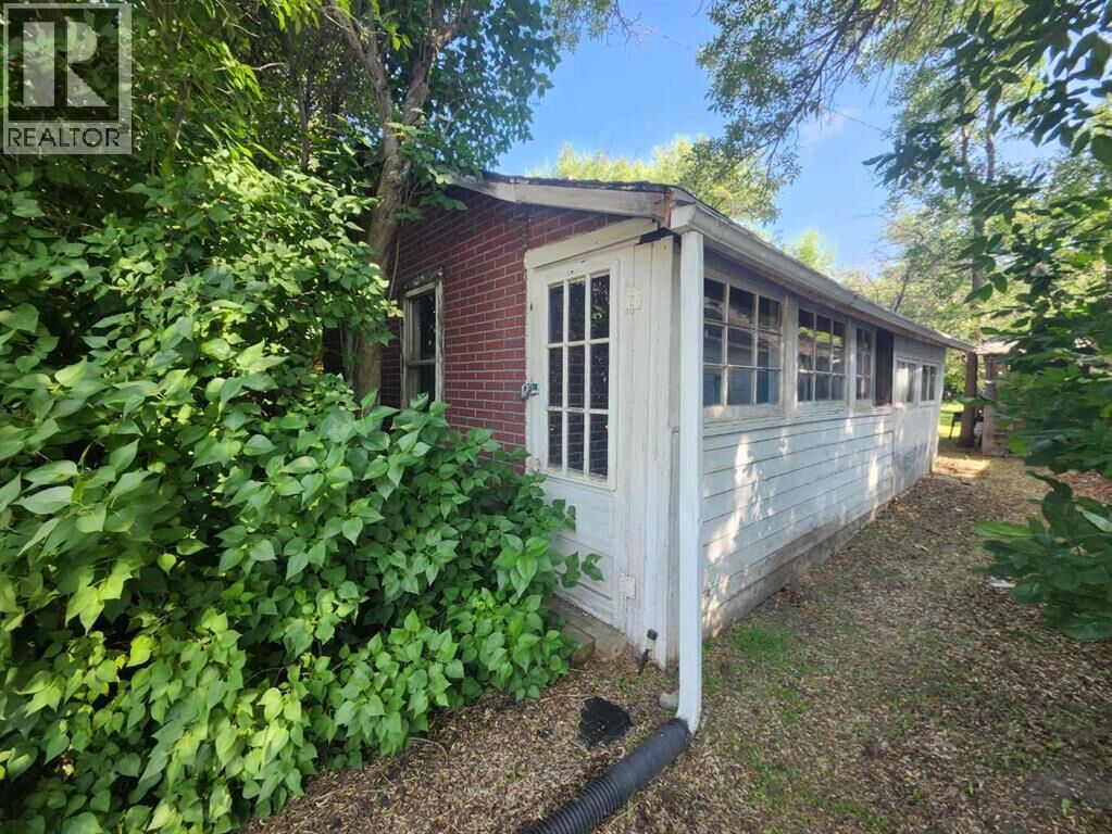Property Photo: 244 2 Avenue AB T0J 1B0