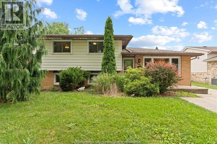 Property Photo: 3285 Rosebriar Road ON N8R 1Y2