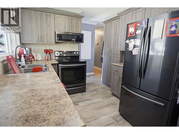 Property Photo: 1684 Greenfield Avenue BC V2B 4N6