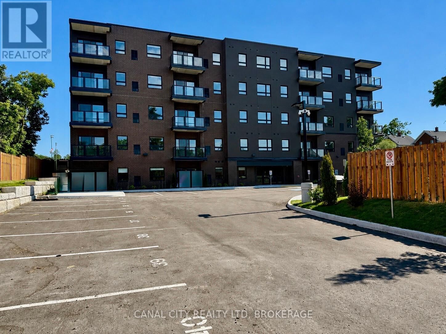 Property Photo: 8 Hutt Lane 506 ON L2V 1V4