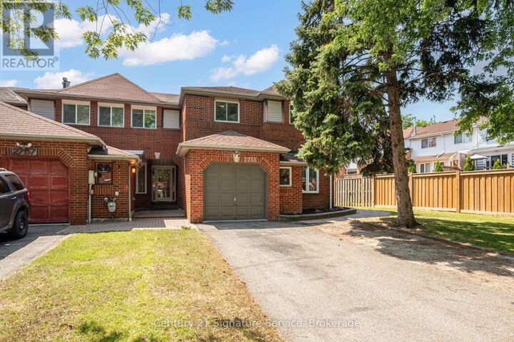 Property Photo: 2755 Lindholm Crescent ON L5M 4S1