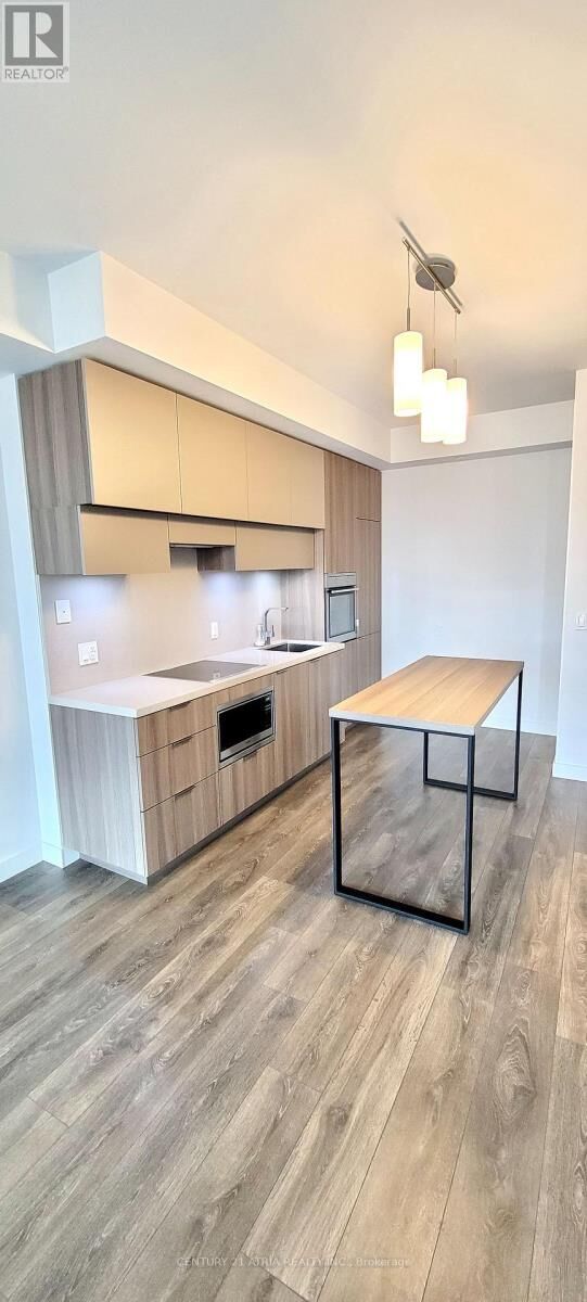 Property Photo: 8 Eglinton Avenue East 806 ON M4P 0C1