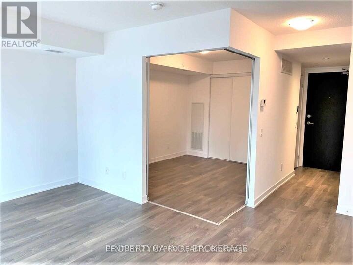Property Photo: 87 Peter Street 816 ON M5V 2G4