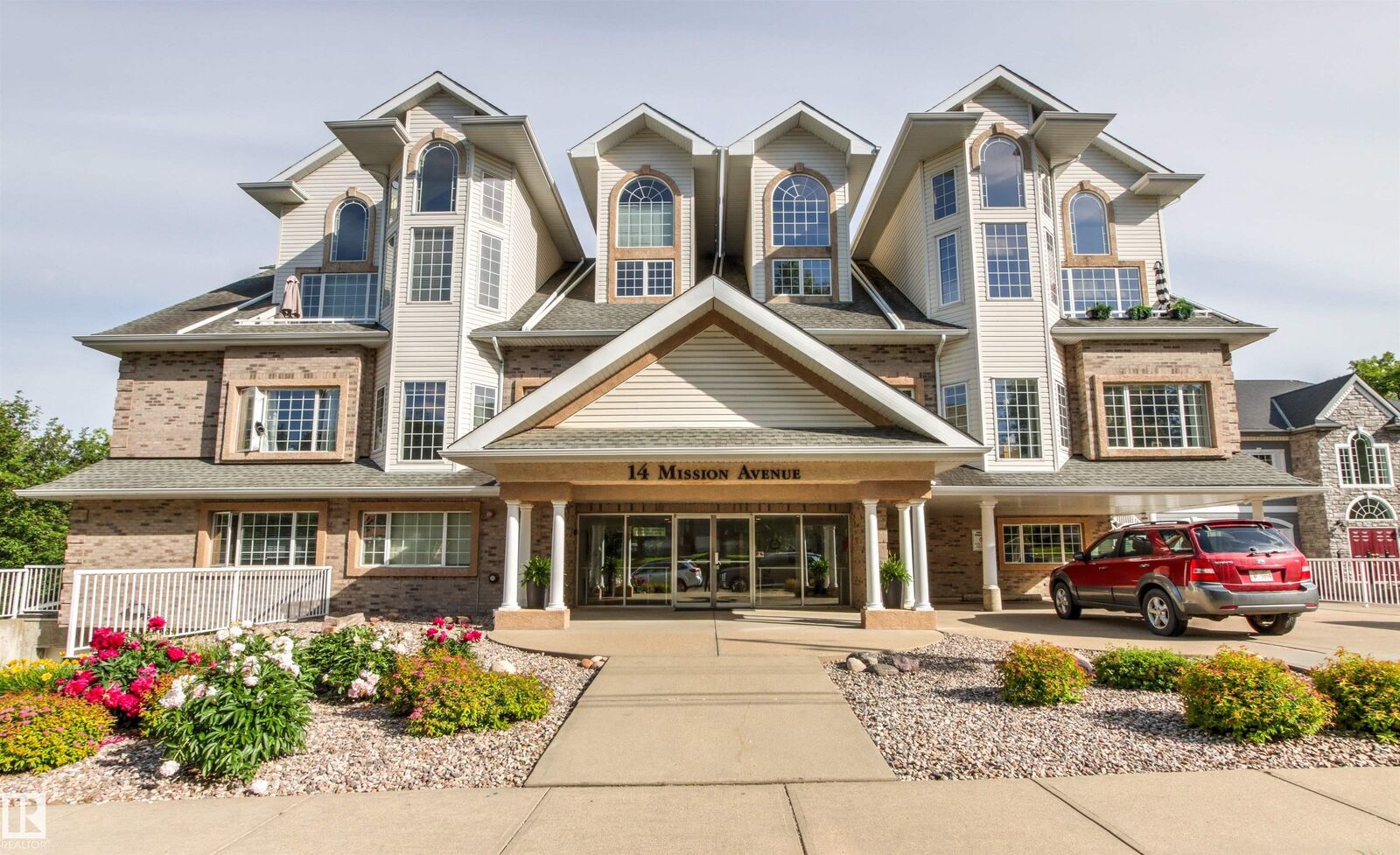 Property Photo: 14 Mission Avenue 303 AB T8N 1H4