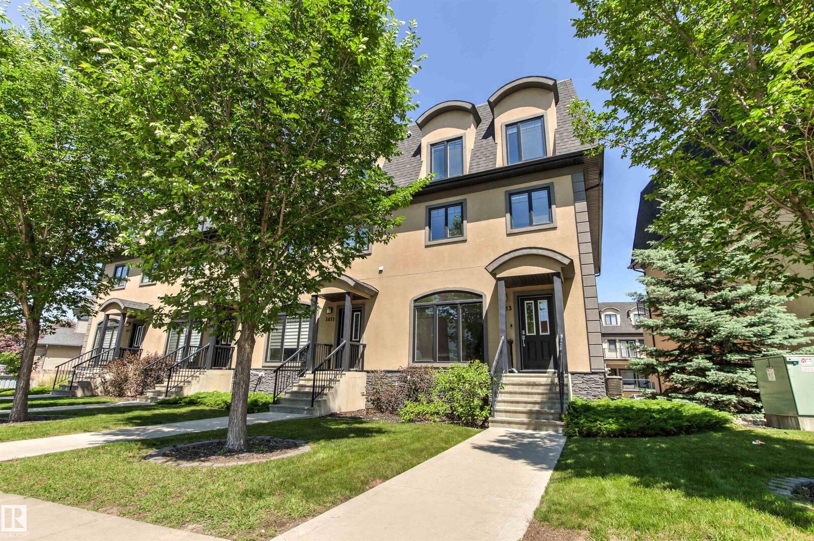 Property Photo:  5833 Mullen Place NW  AB T6R 0R4 