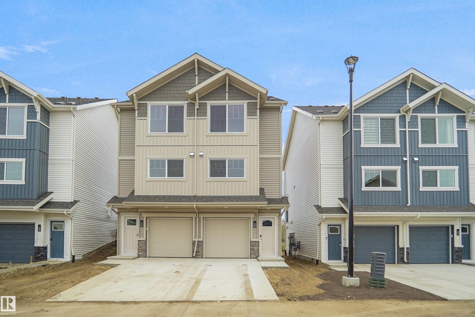 Property Photo:  531 Merlin Landing Landing NW 22  AB T5S 0L9 