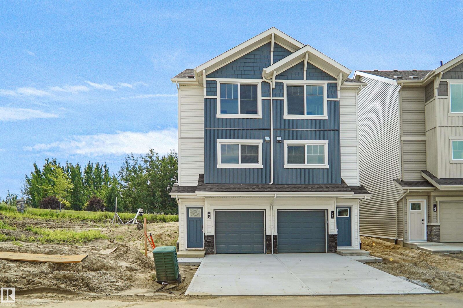 Property Photo: 531 Merlin Landing Landing NW 22 AB T5S 0L9