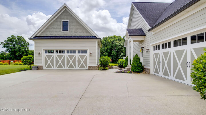 Property Photo:  290 Lansdowne  KY 40245 