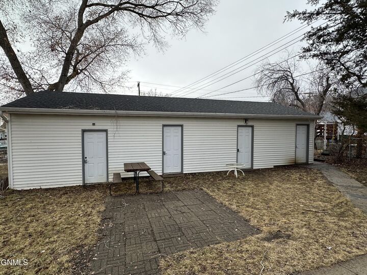 Property Photo: 409 Collins Avenue ND 58554
