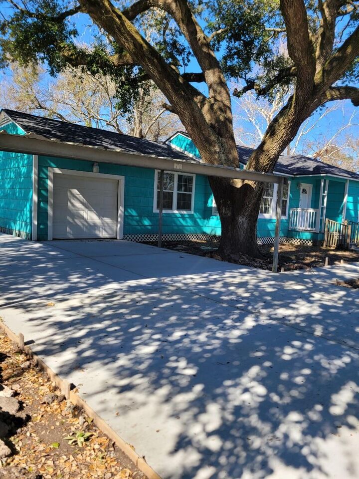 Property Photo: 822 Retama Street TX 77568
