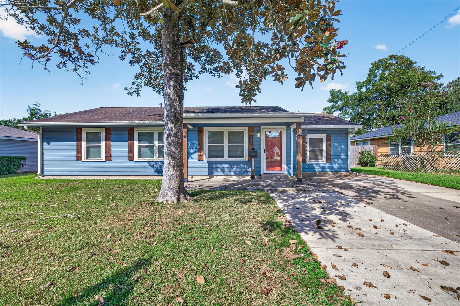 Property Photo: 206 S Mattson Street TX 77486