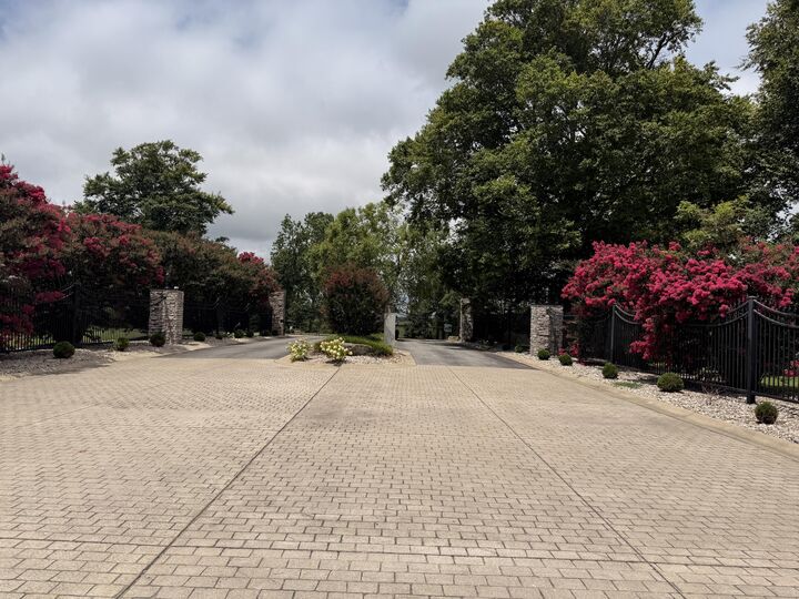 Property Photo:  219 Stillwater Boulevard  KY 42642 