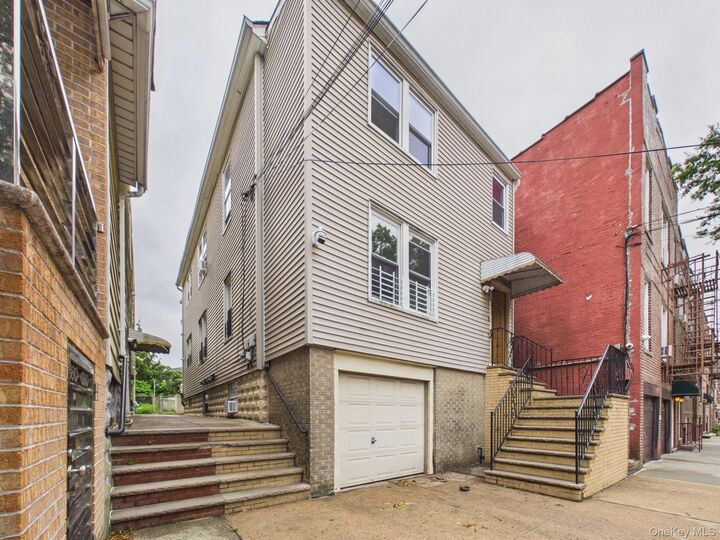 Property Photo:  2858 E 197th Street  NY 10461 
