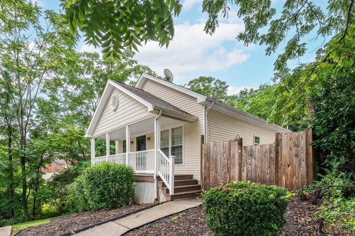 Property Photo: 1533 Liggates Road VA 24502