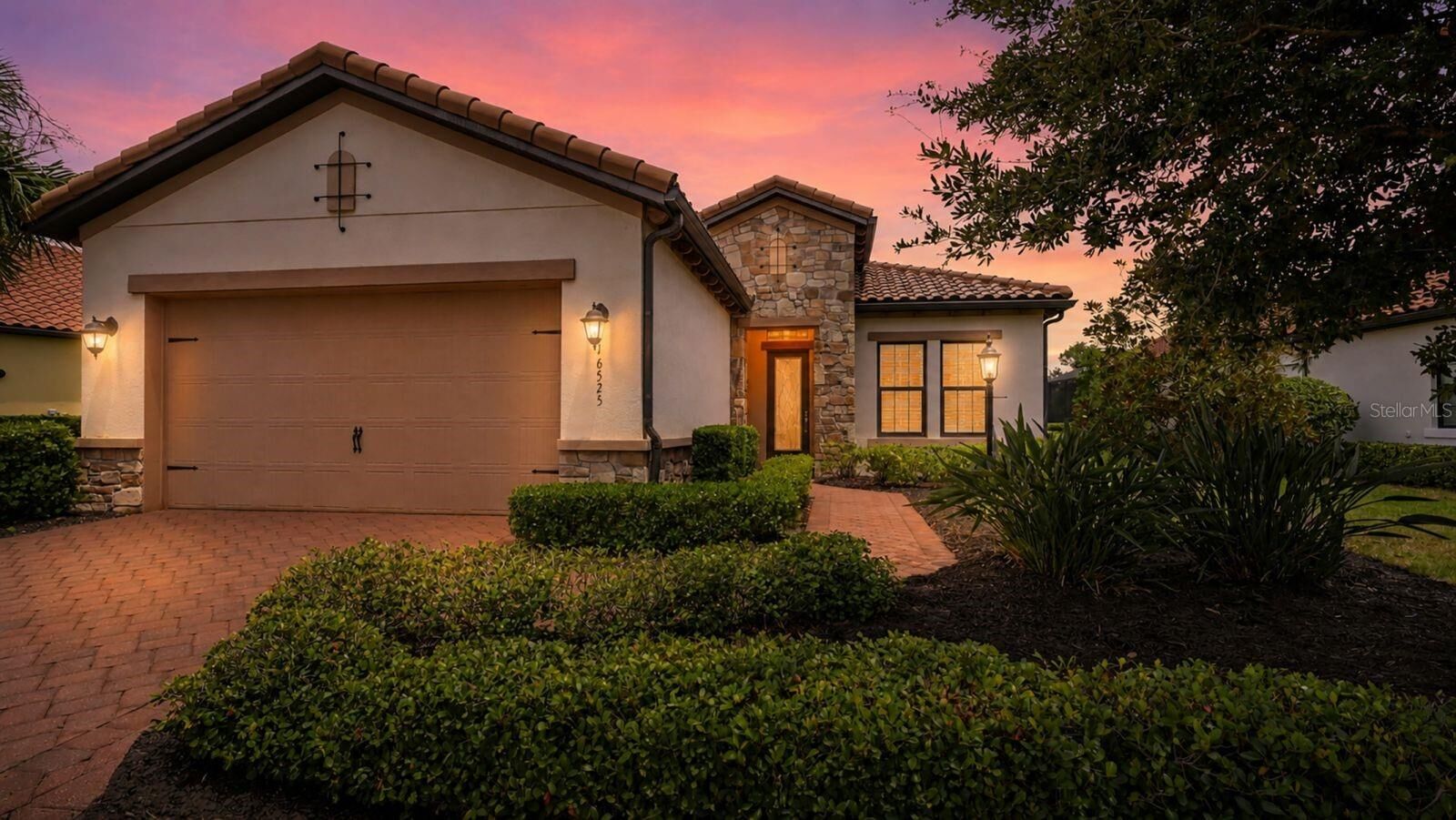 Property Photo:  16525 Hillside Circle  FL 34202 