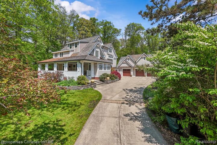 Property Photo: 1041 Greentree Road MI 48304 2535