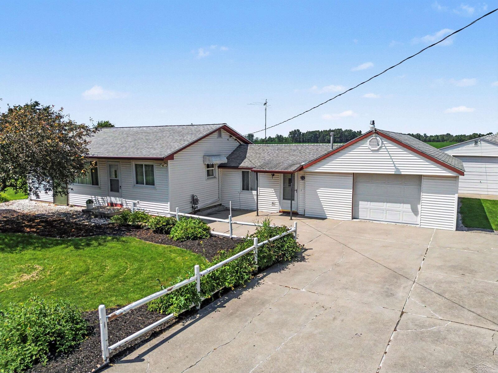 Property Photo: 1530 W Beaver Road MI 48611