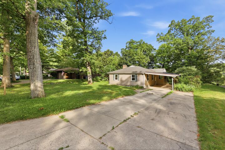 Property Photo: 2757 Cascade Springs Drive SE MI 49546