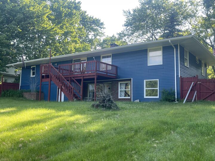 Property Photo:  1806 Barr Street  MI 49242 