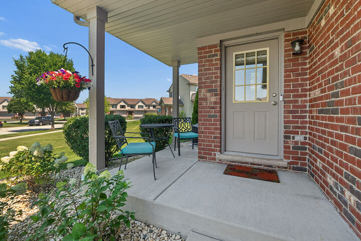 Property Photo: 8233 W Chestnut Court IL 60423