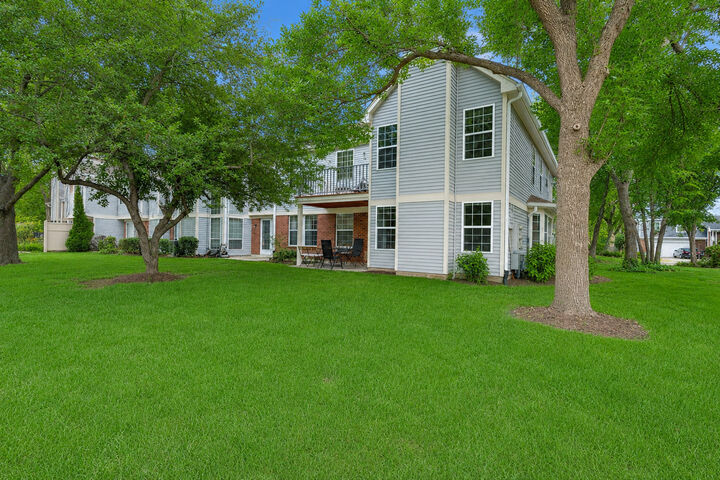 Property Photo:  4440 Castlebar Lane  IL 60133 