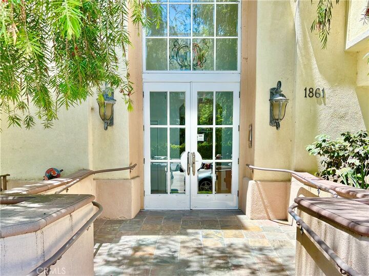 Property Photo:  1861 Veteran Avenue 101  CA 90025 
