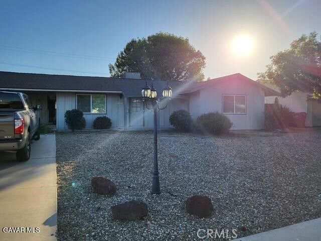 Property Photo: 325 Oak Fair CA 93309