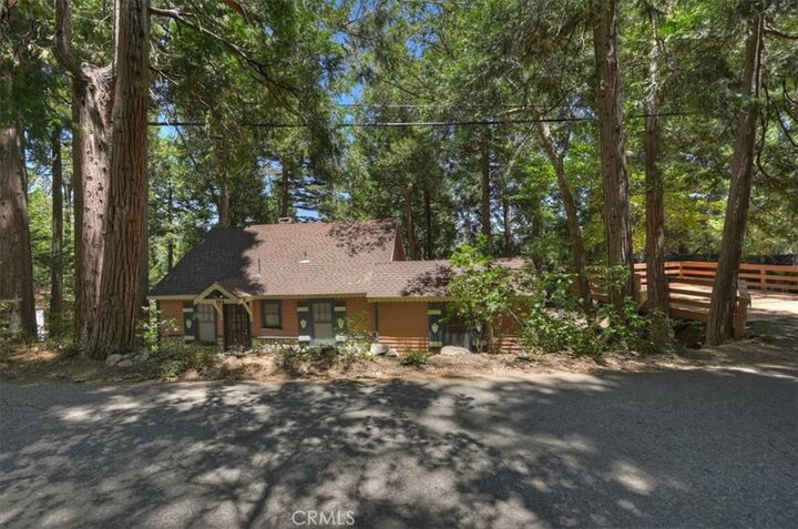 Property Photo: 563 E Victoria Court CA 92352
