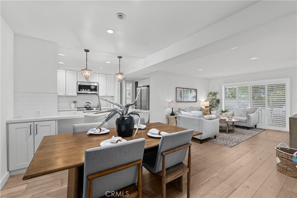 Property Photo:  5257 Radford Ave 101  CA 91607 