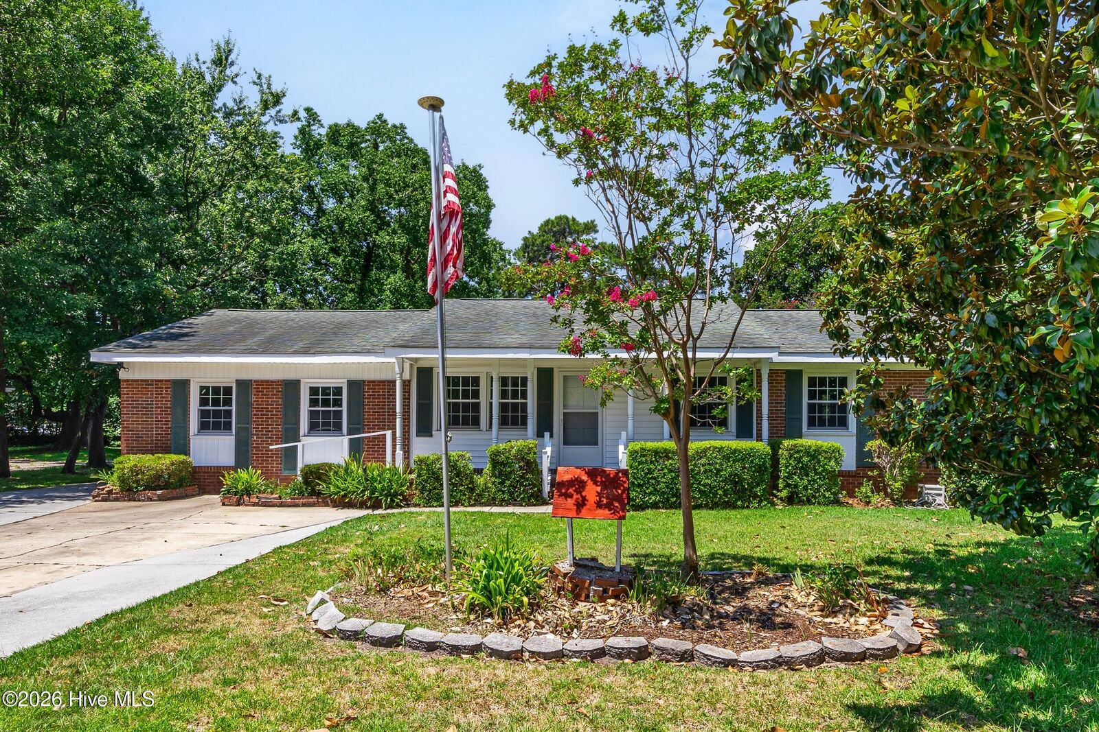 Property Photo:  403 Oakwood Avenue  NC 28546 